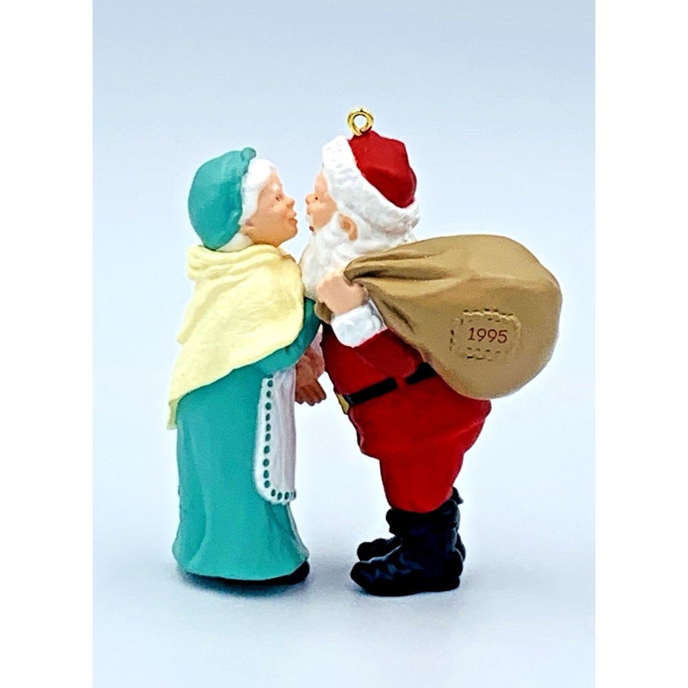 1995 #10 Christmas Eve Kiss Mr. and Mrs. Claus Hallmark Keepsake Ornament QX5157 - Picture 2 of 11